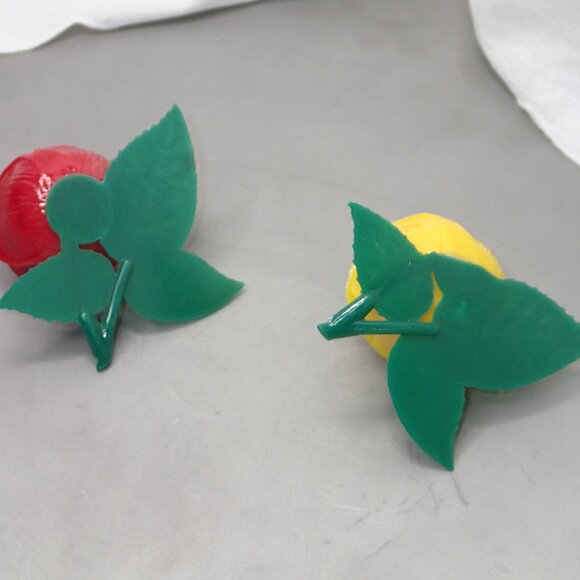 Vintage 1960s Plastic Rare Rose Salt and Pepper Shakers Flower Matching Pair - Picture 9 of 14